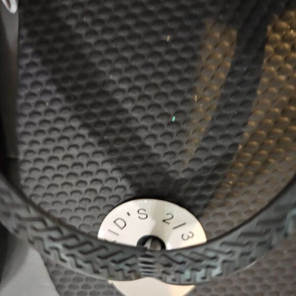 Old Navy Boys Milk Black Slip On Ankle Strap Flip Flop Flat Sandal Size 2/3 - Picture 12 of 13